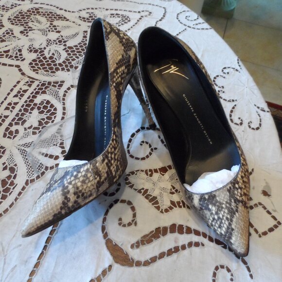 Giuseppe Zanotti Gray Leathe rSnake Skin Print Heeled Pumps Size 38B - Picture 1 of 16